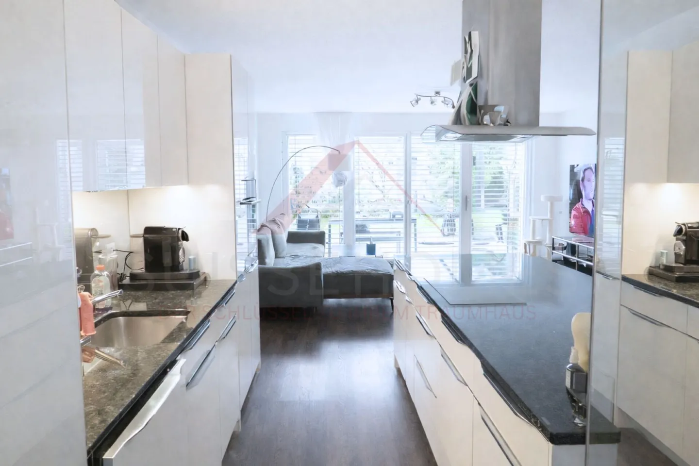 Modern Family Home with Garden - Photo 5 of 22