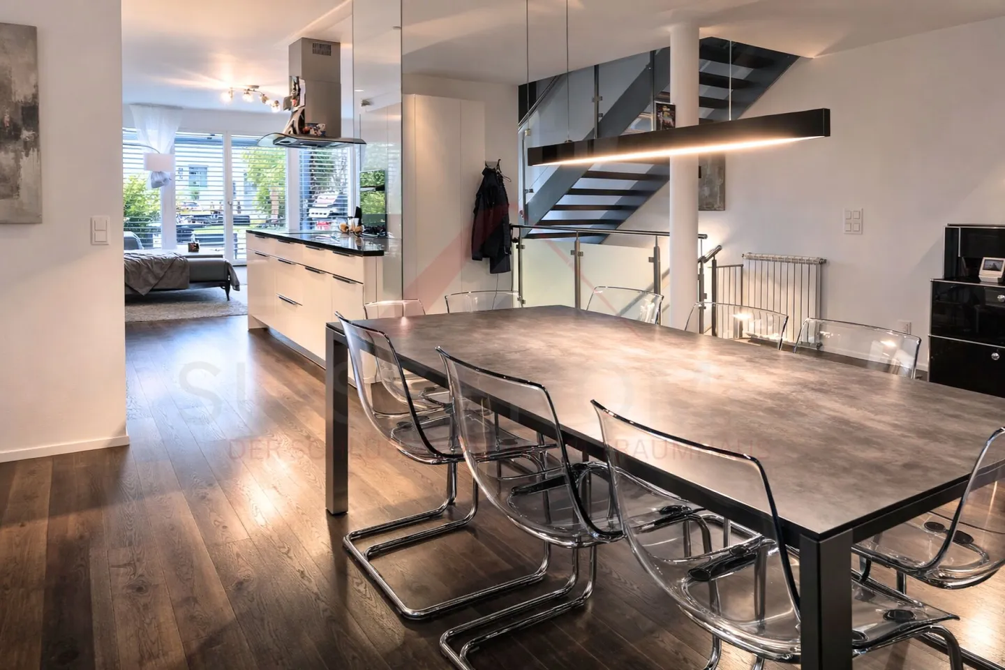 Modern Family Home with Garden - Photo 7 of 22