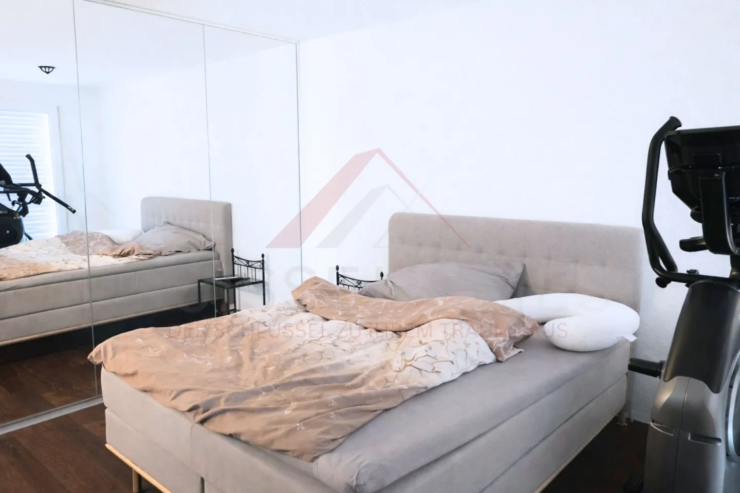 Modern Family Home with Garden - Photo 8 of 22