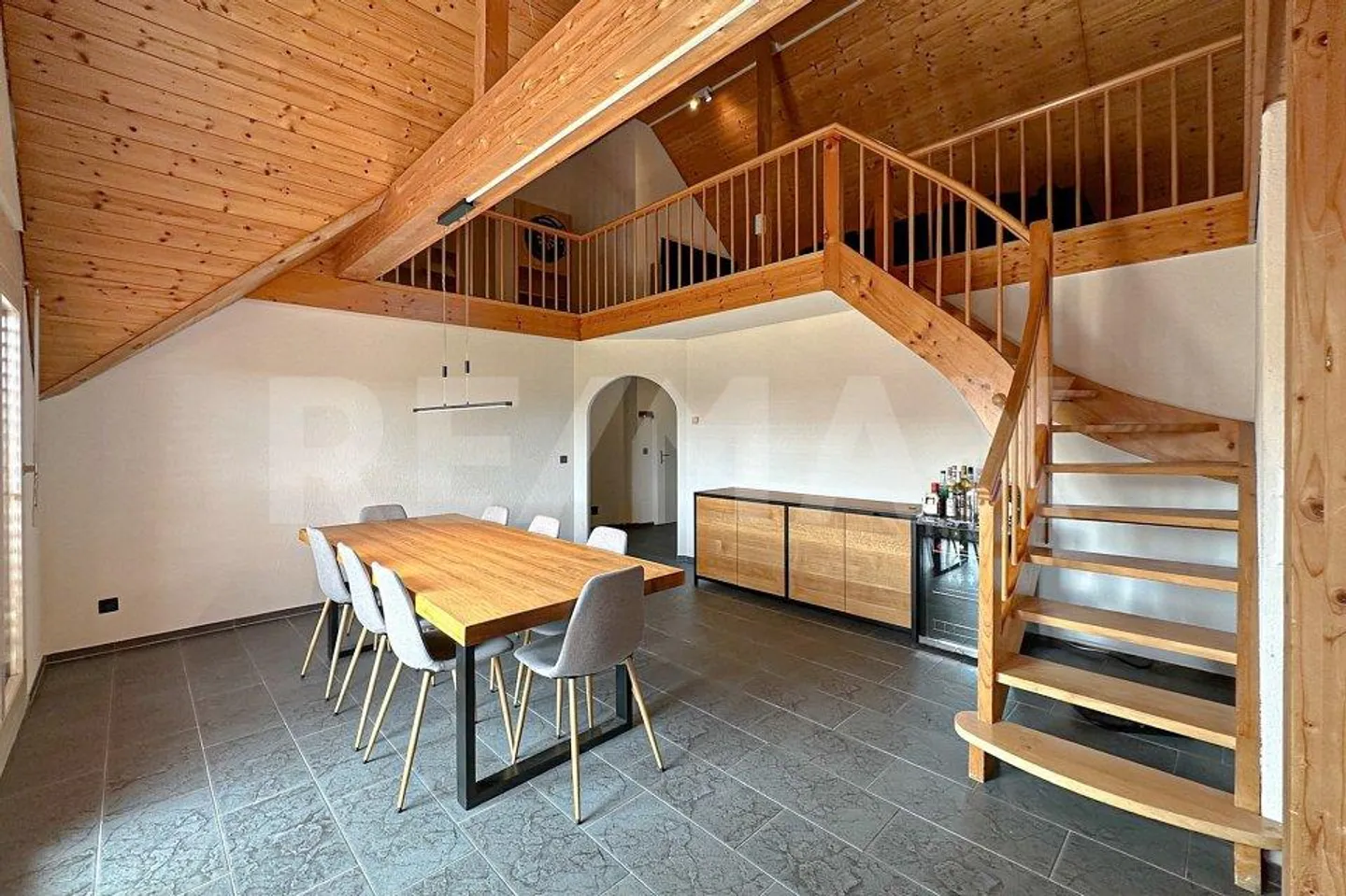 Appartement en penthouse spacieux de 5½ pièces avec galerie - Photo 1 sur 13
