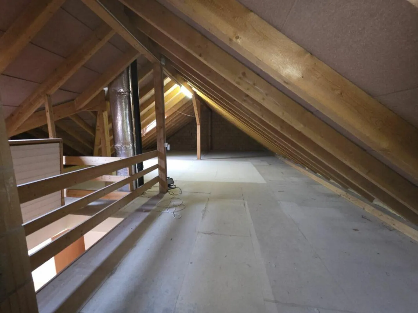 For sale at Haushaldenstrasse 2a in 8374 Dussnang; large 5½ room attic apartment, in a quiet, sunny location / only 2 minutes walk to public transport! - Photo 15 of 16