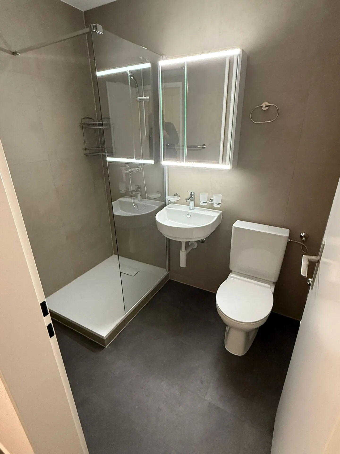 Neu Sanierte 2.5 Zimmerwohnung in Oberglatt - Foto 2 von 9