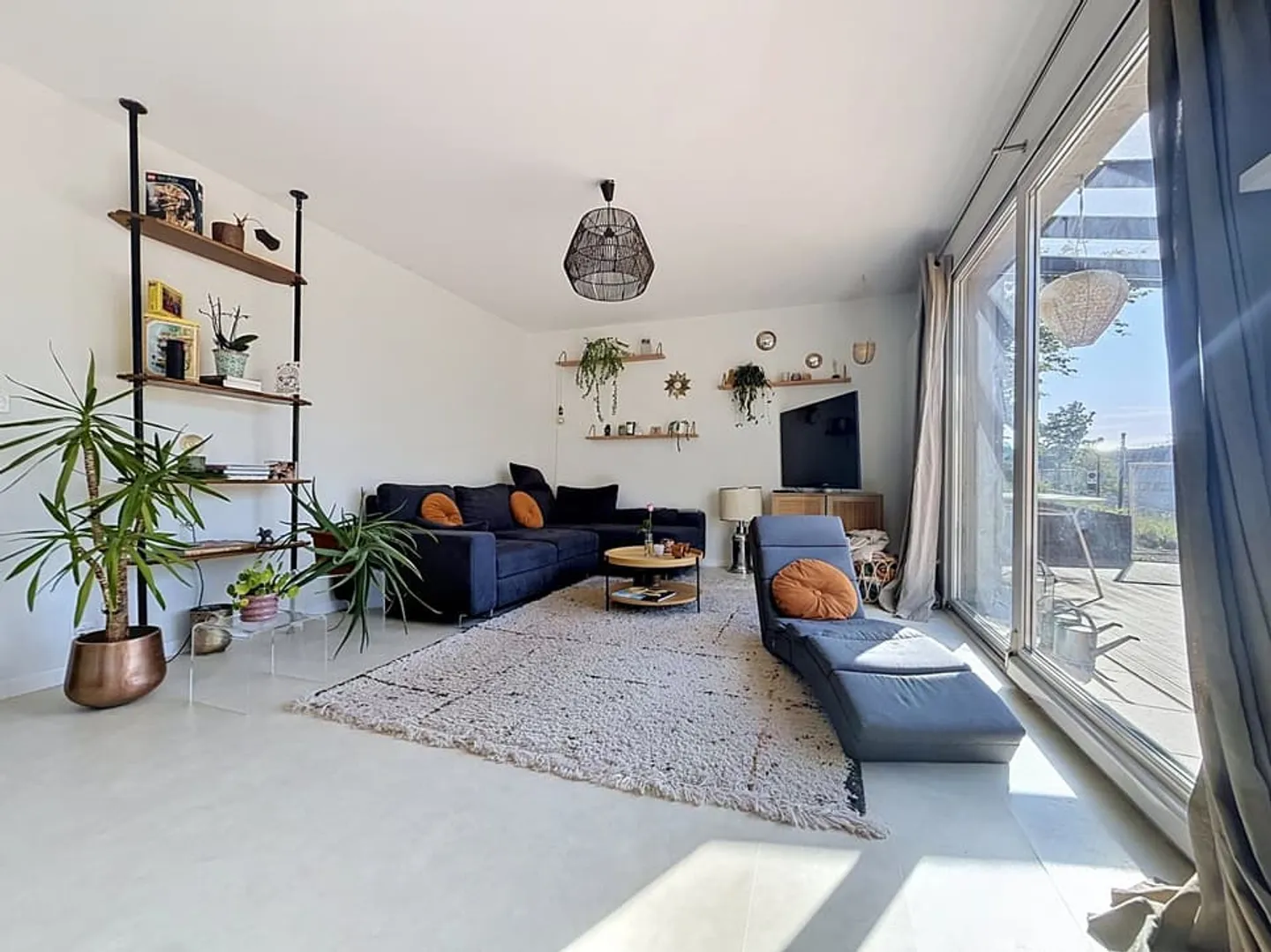 Maison coup de cour à Neuchâtel avec jardin intime et terrasse couverte - Foto 1 di 11