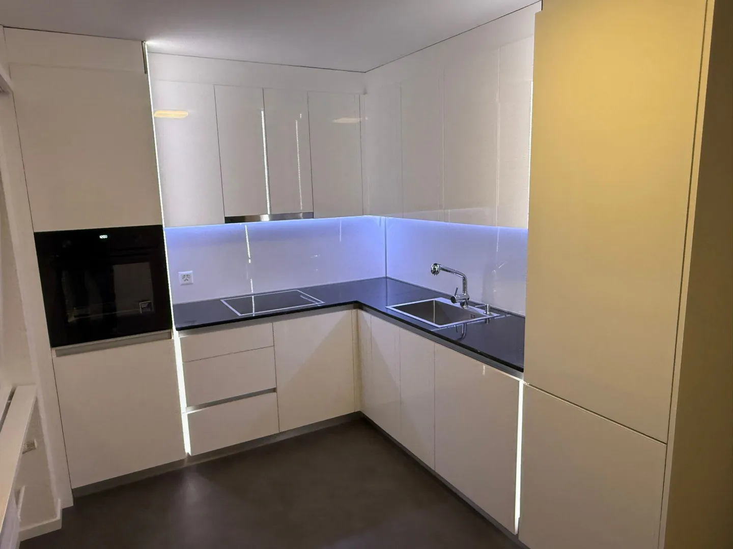 Neu Sanierte 2.5 Zimmerwohnung in Oberglatt - Foto 3 von 9