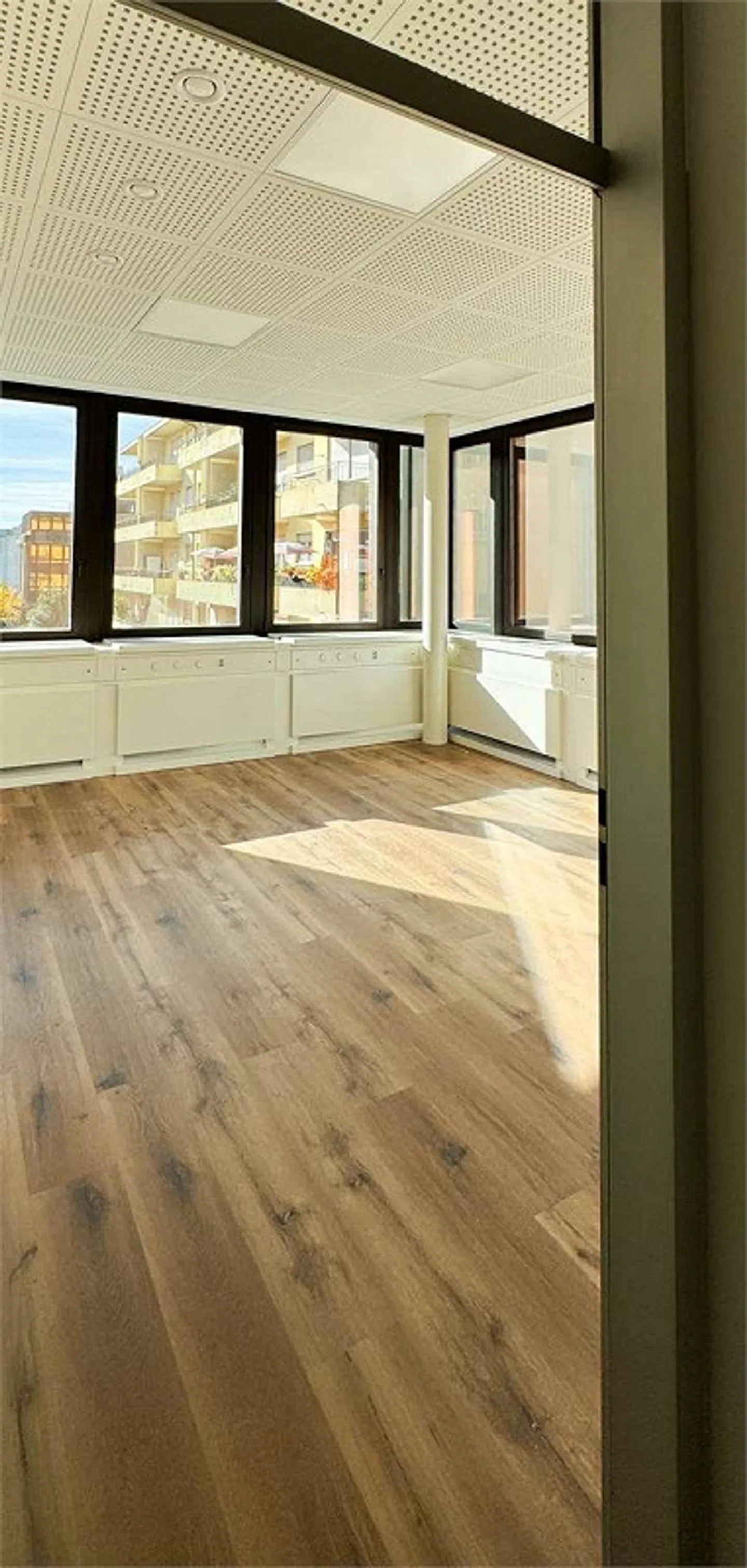 PRESTIGEBÜRO - 7 RÄUME KOMPLETT RENOVIERT - Foto 4 von 13