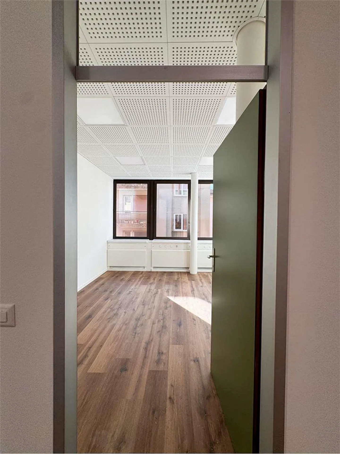 PRESTIGEBÜRO - 7 RÄUME KOMPLETT RENOVIERT - Foto 8 von 13