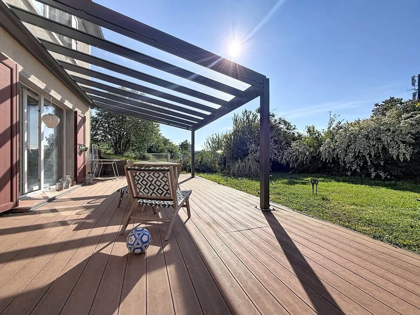 Maison coup de cour à Neuchâtel avec jardin intime et terrasse couverte - Foto 9 di 11