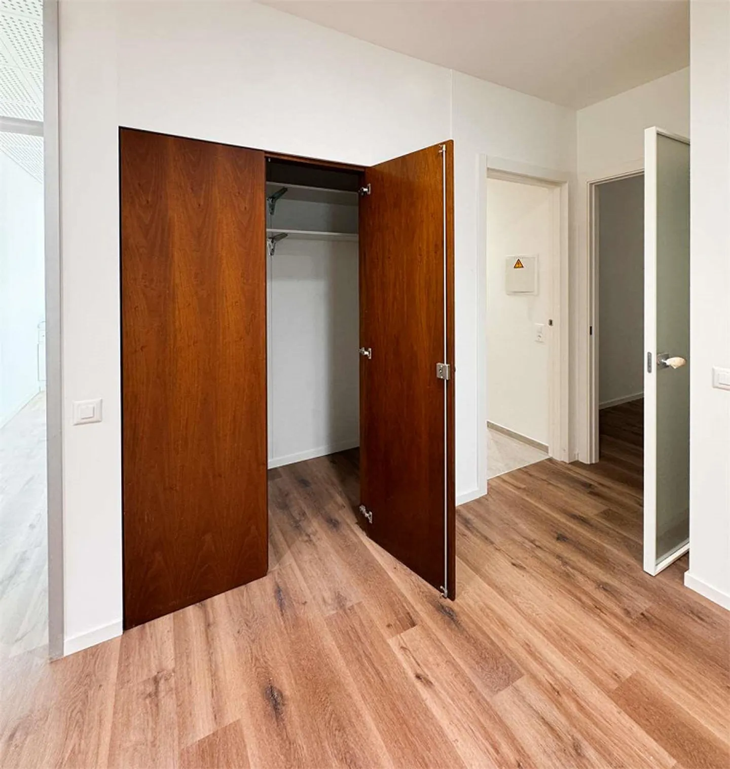 PRESTIGEBÜRO - 7 RÄUME KOMPLETT RENOVIERT - Foto 9 von 13