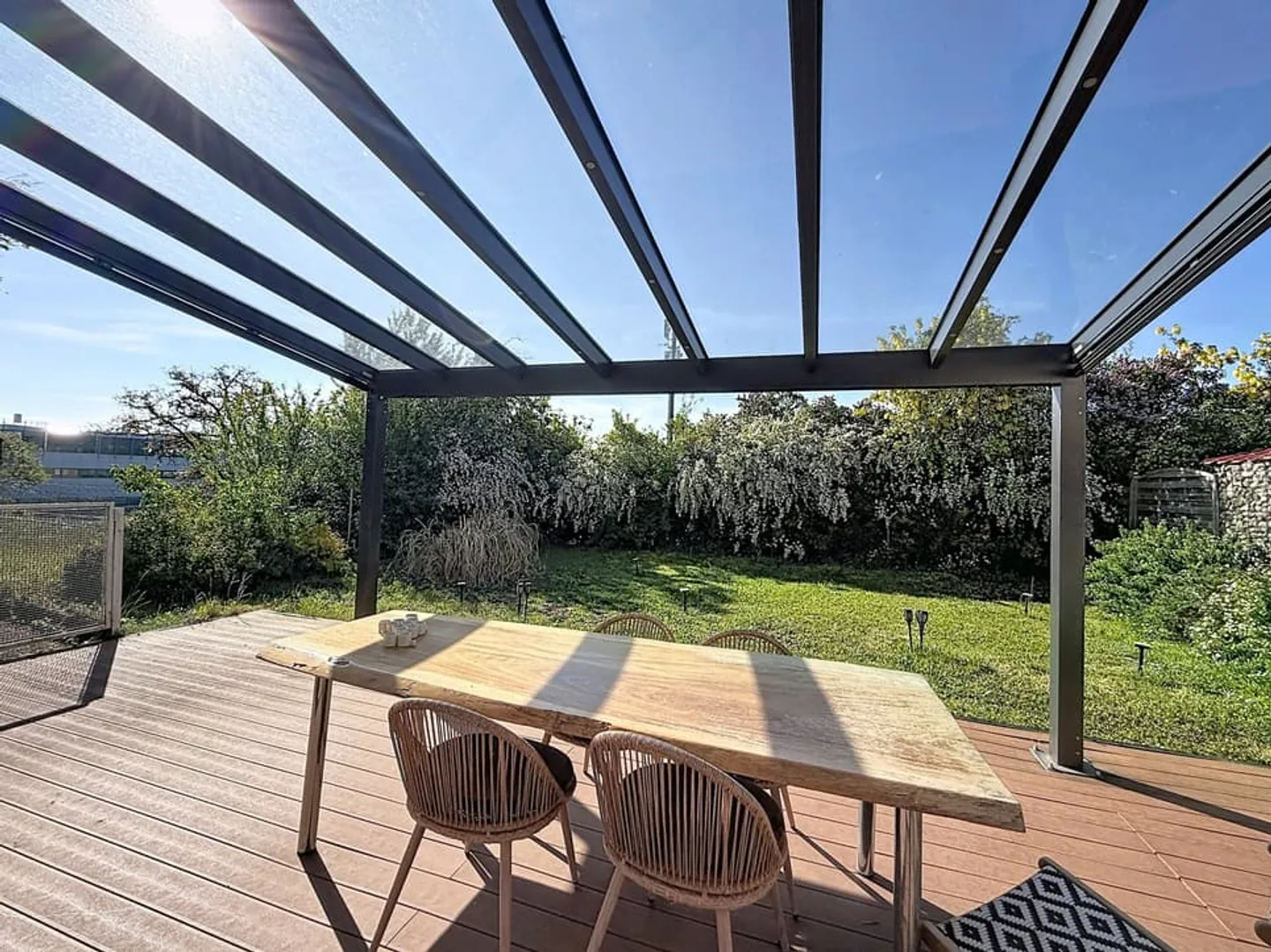 Maison coup de cour à Neuchâtel avec jardin intime et terrasse couverte - Foto 11 di 11