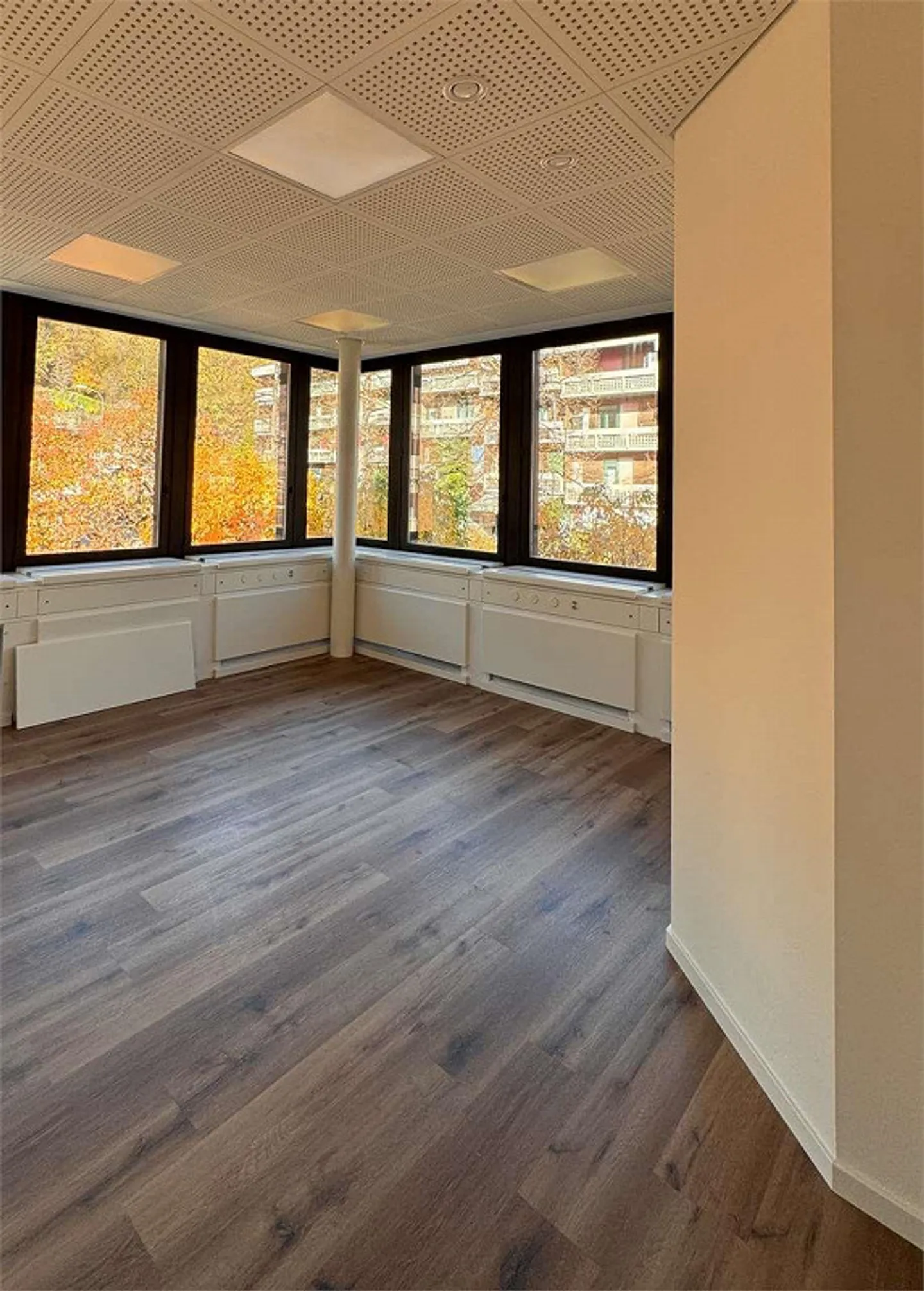 PRESTIGEBÜRO - 7 RÄUME KOMPLETT RENOVIERT - Foto 10 von 13