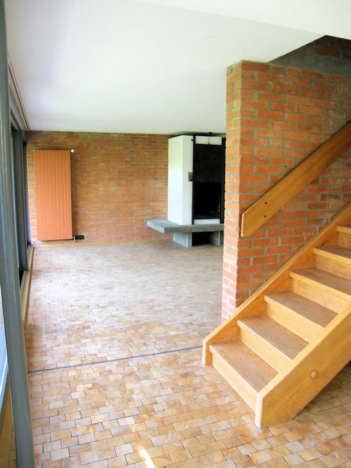 Natur + Ruhe 3.5-Zimmer Einfamilienhaus inkl. 2 Garagen - Foto 2 von 12