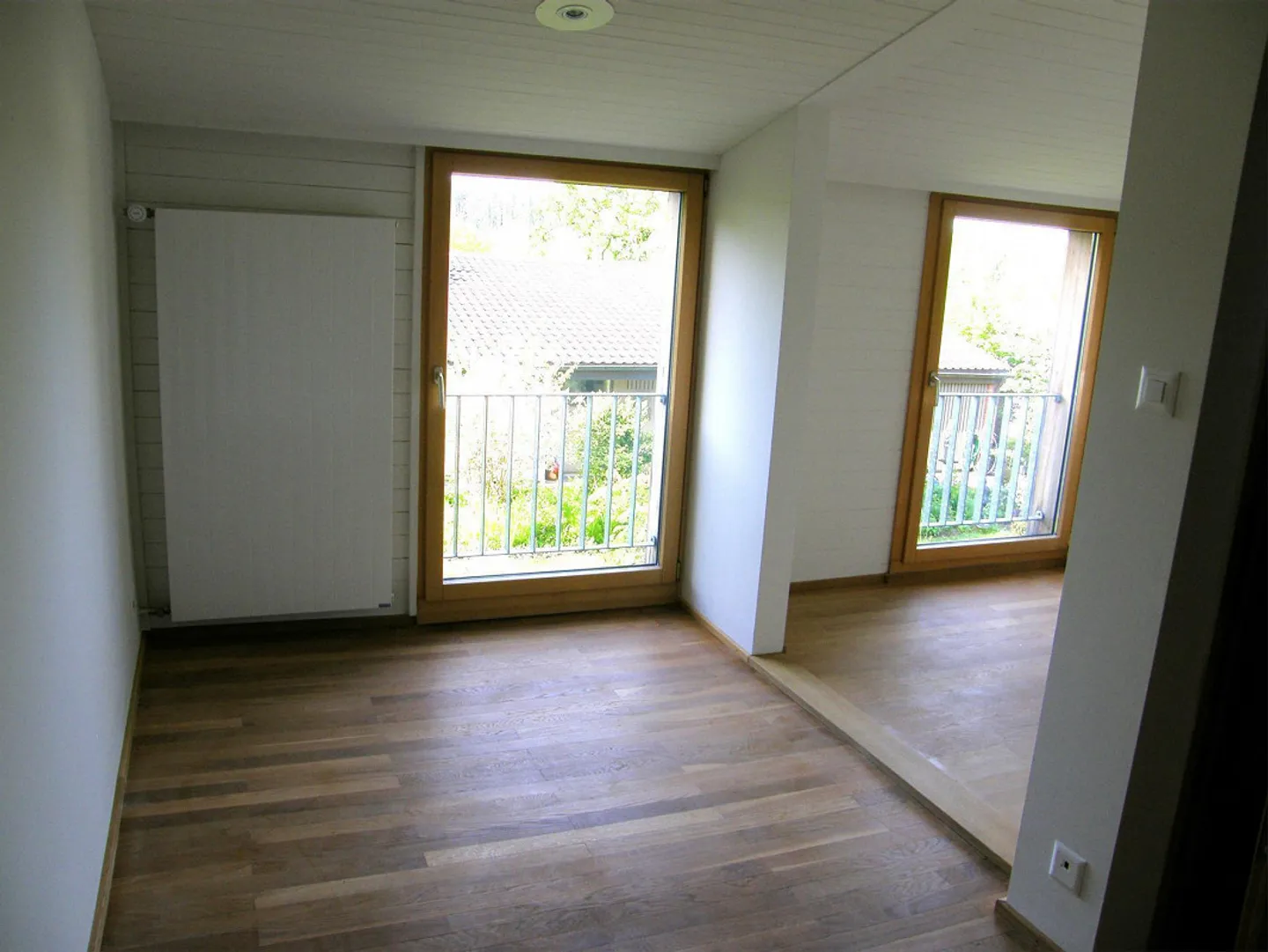 Natur + Ruhe 3.5-Zimmer Einfamilienhaus inkl. 2 Garagen - Foto 10 von 12