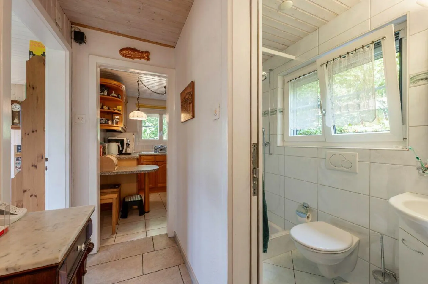 Charming 3.5-Room Single-Family House with Idyllic Garden - Photo 4 of 21