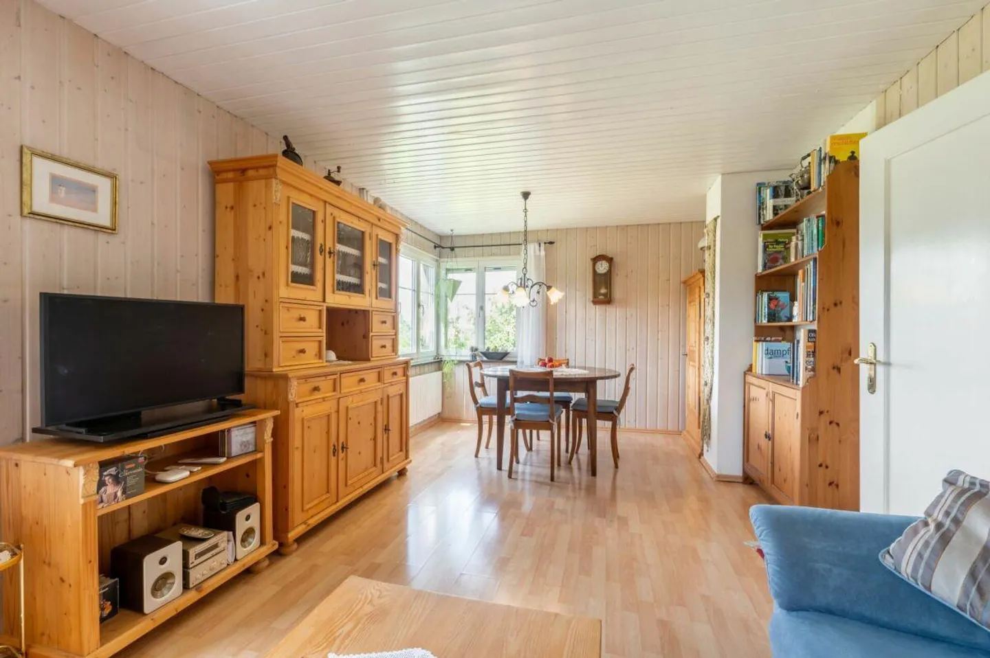 Charming 3.5-Room Single-Family House with Idyllic Garden - Photo 5 of 21