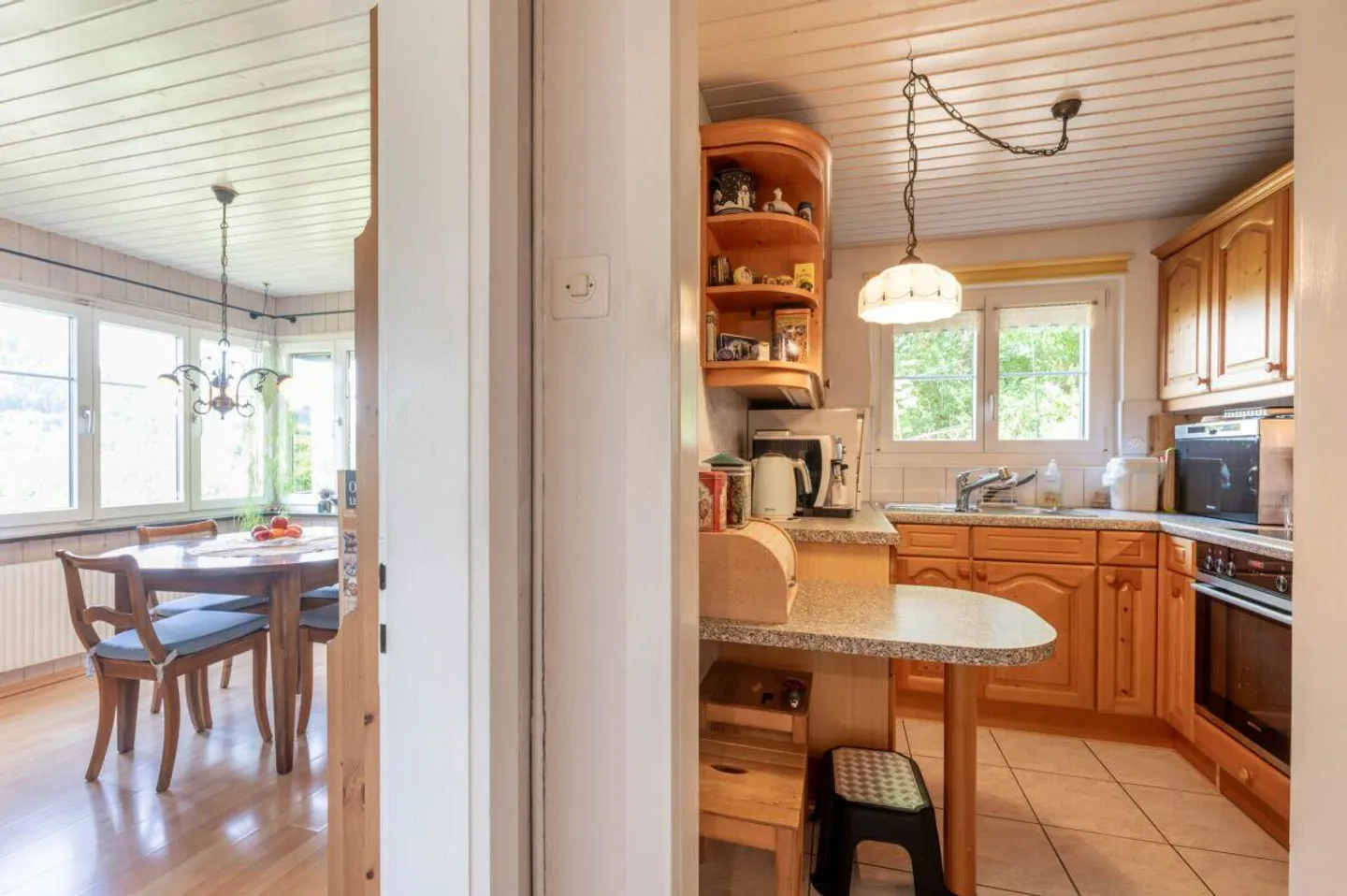 Charming 3.5-Room Single-Family House with Idyllic Garden - Photo 7 of 21