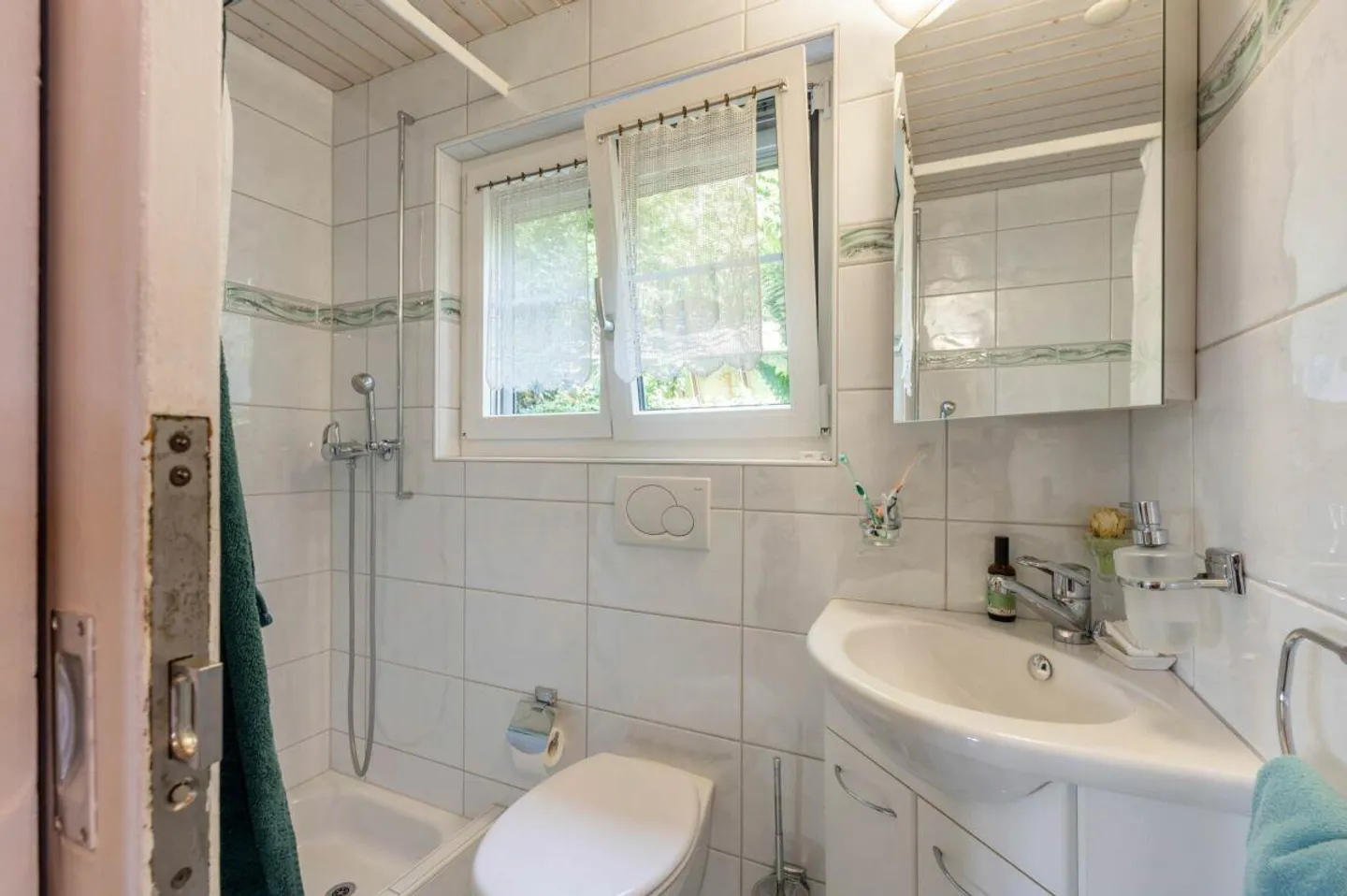 Charming 3.5-Room Single-Family House with Idyllic Garden - Photo 9 of 21