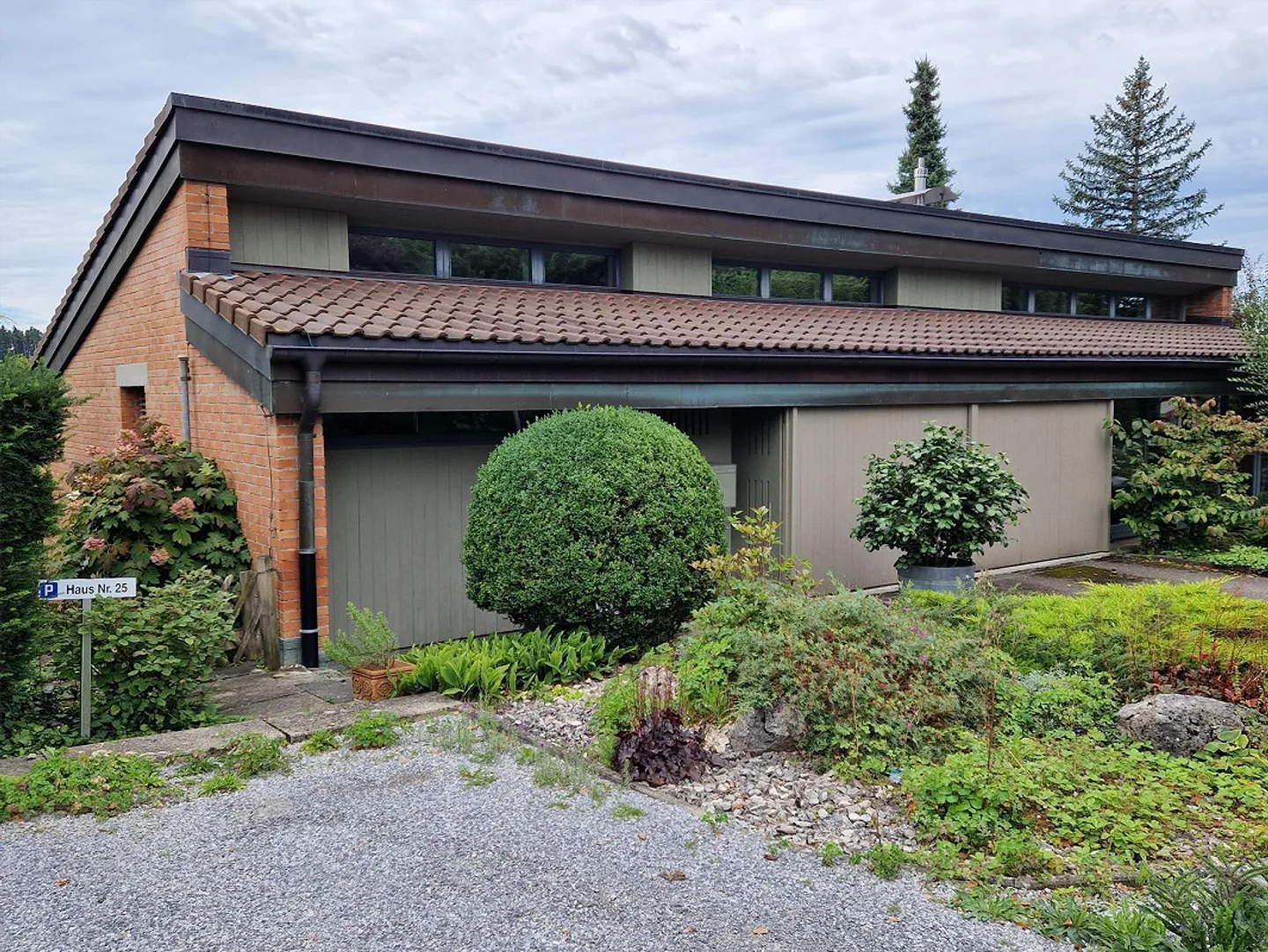 Natur + Ruhe 3.5-Zimmer Einfamilienhaus inkl. 2 Garagen - Foto 6 von 12