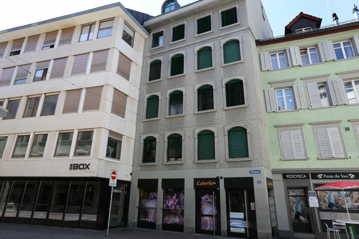 In the middle of the city - Photo 1 of 9