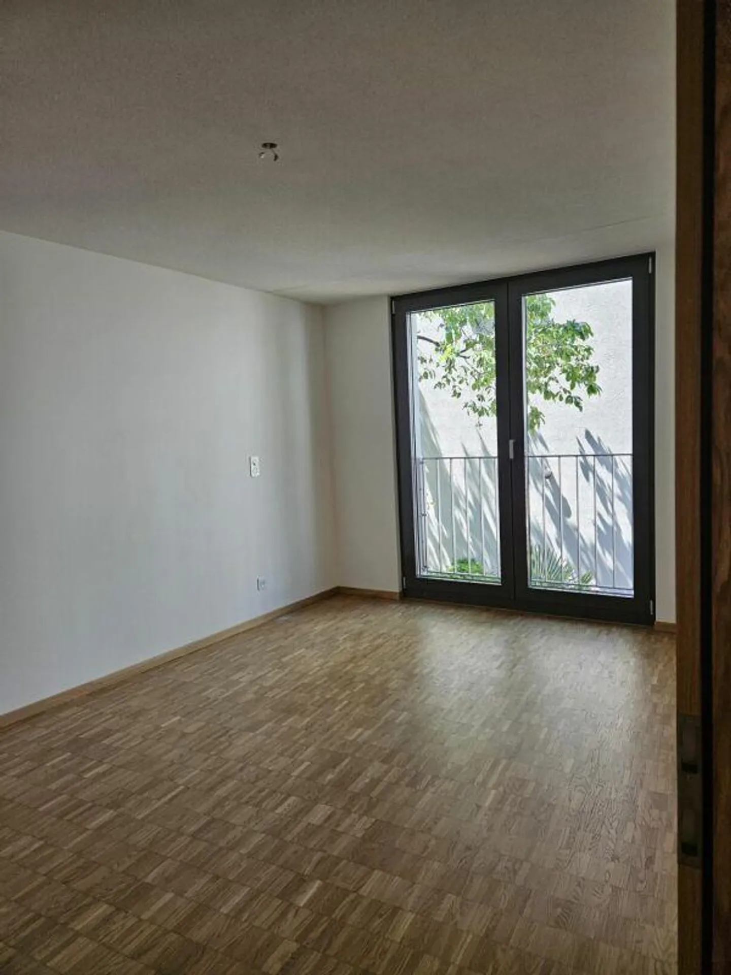 In the middle of the city - Photo 5 of 9