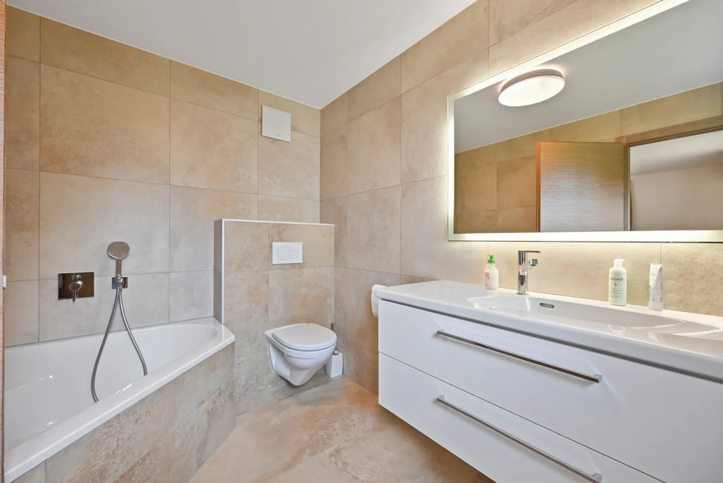 Elegante Villa mit Seeblick - Foto 13 von 13