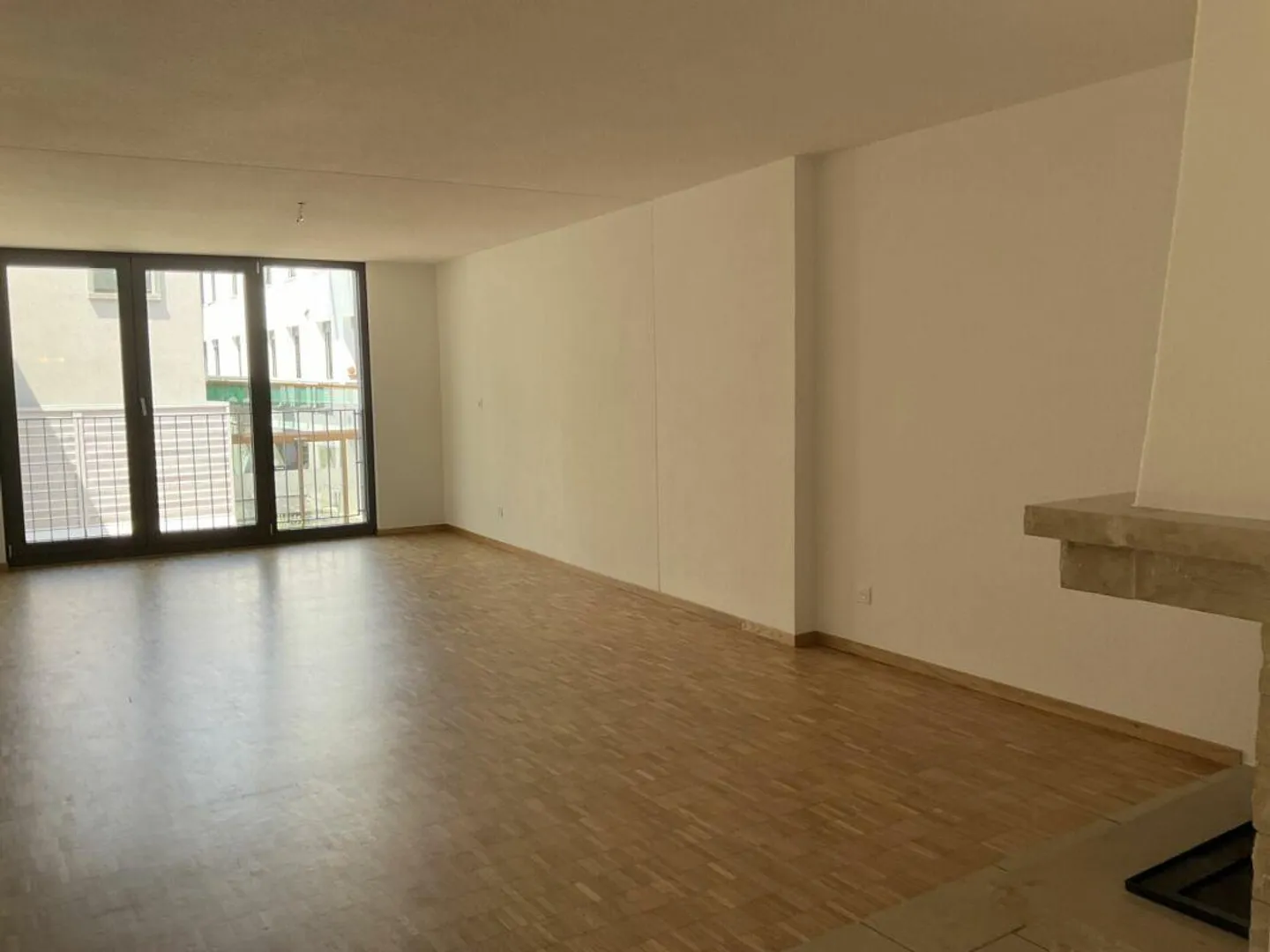 In the middle of the city - Photo 2 of 9