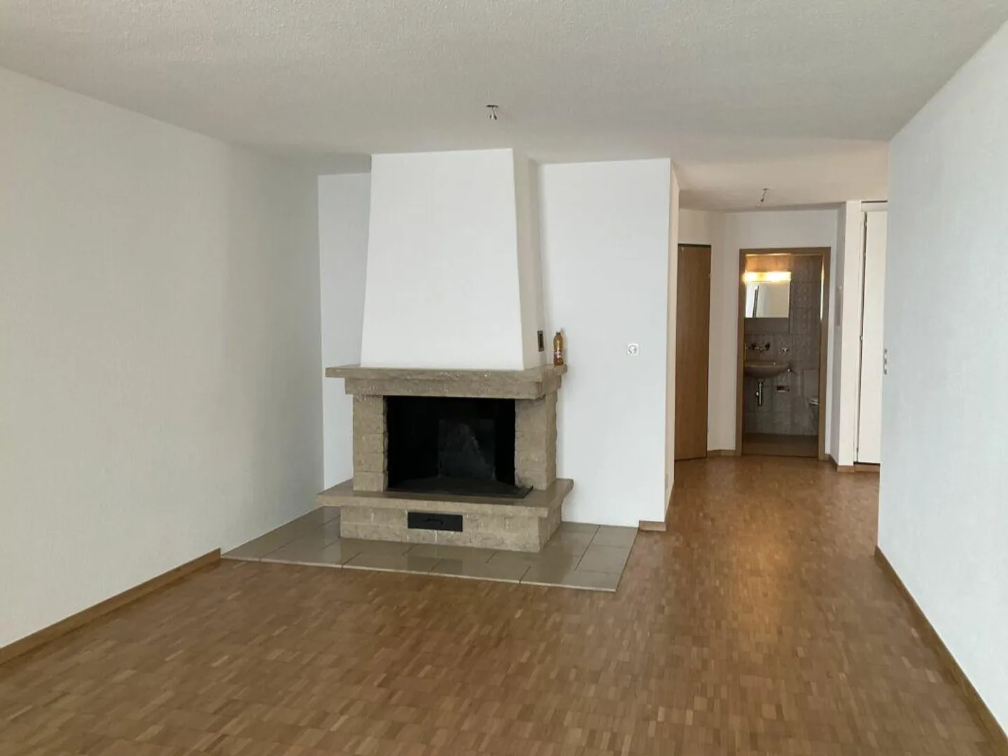 In the middle of the city - Photo 4 of 9