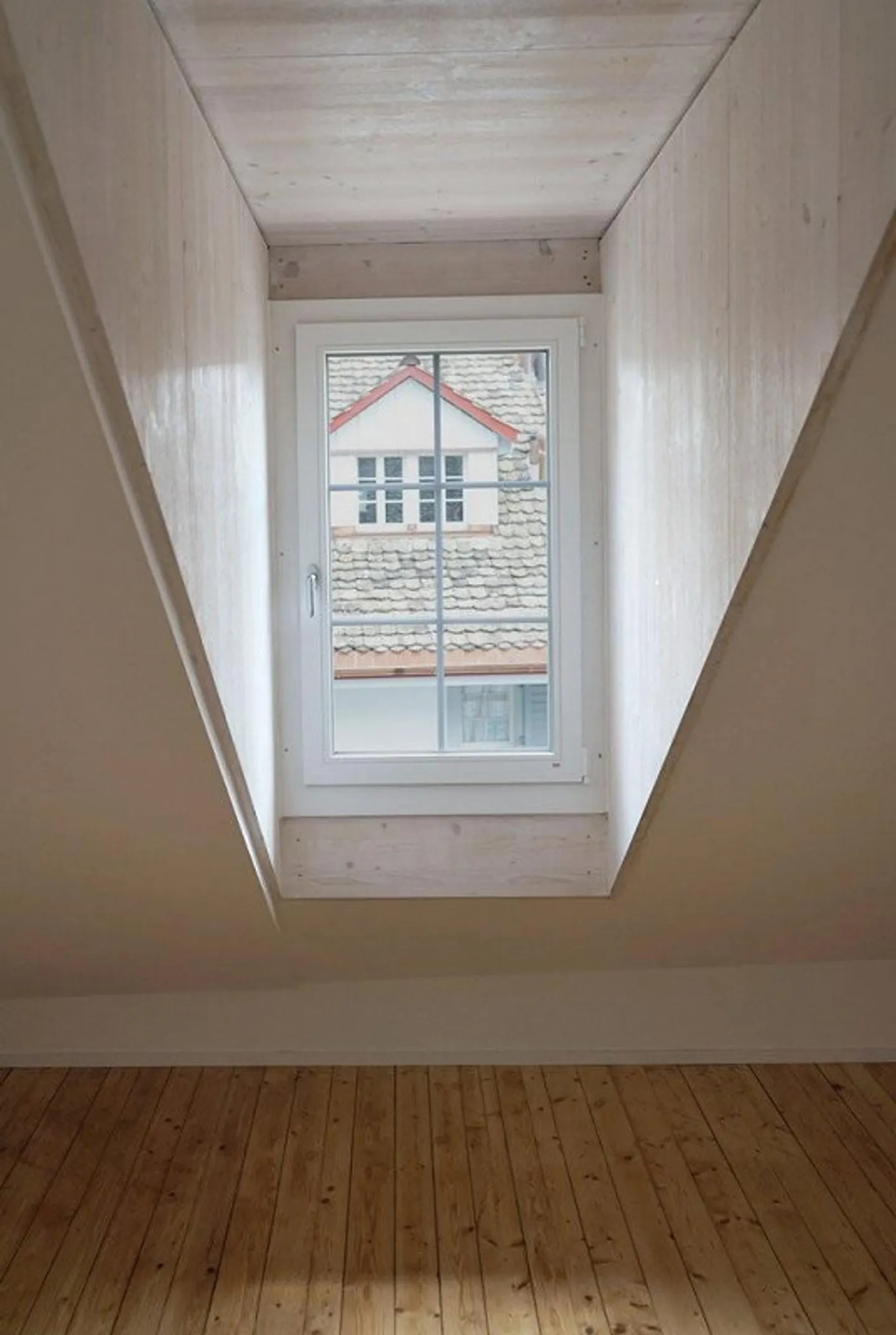 Charming 3.5-room apartment over three floors in District 7 - Photo 8 of 12