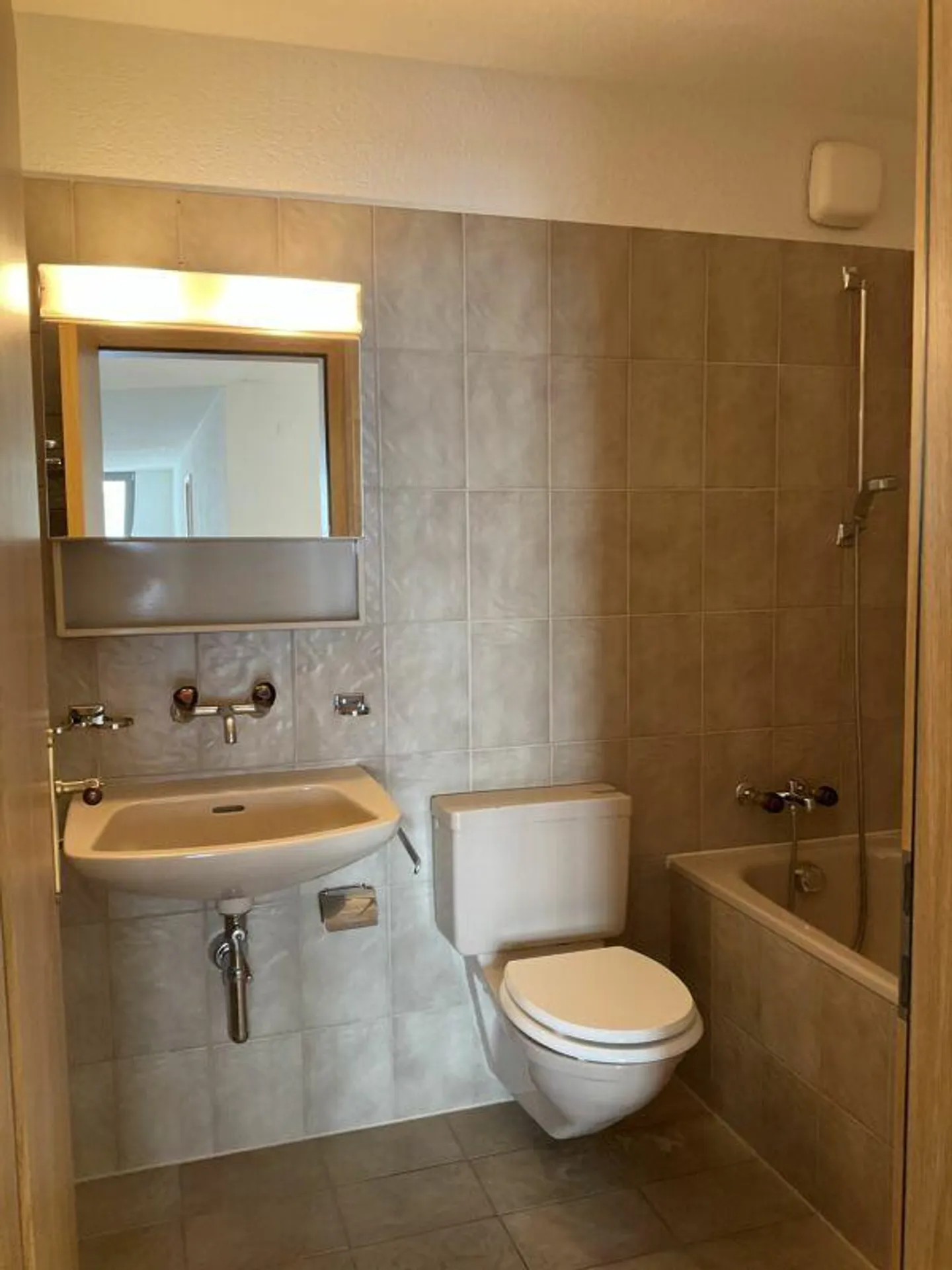 In the middle of the city - Photo 8 of 9