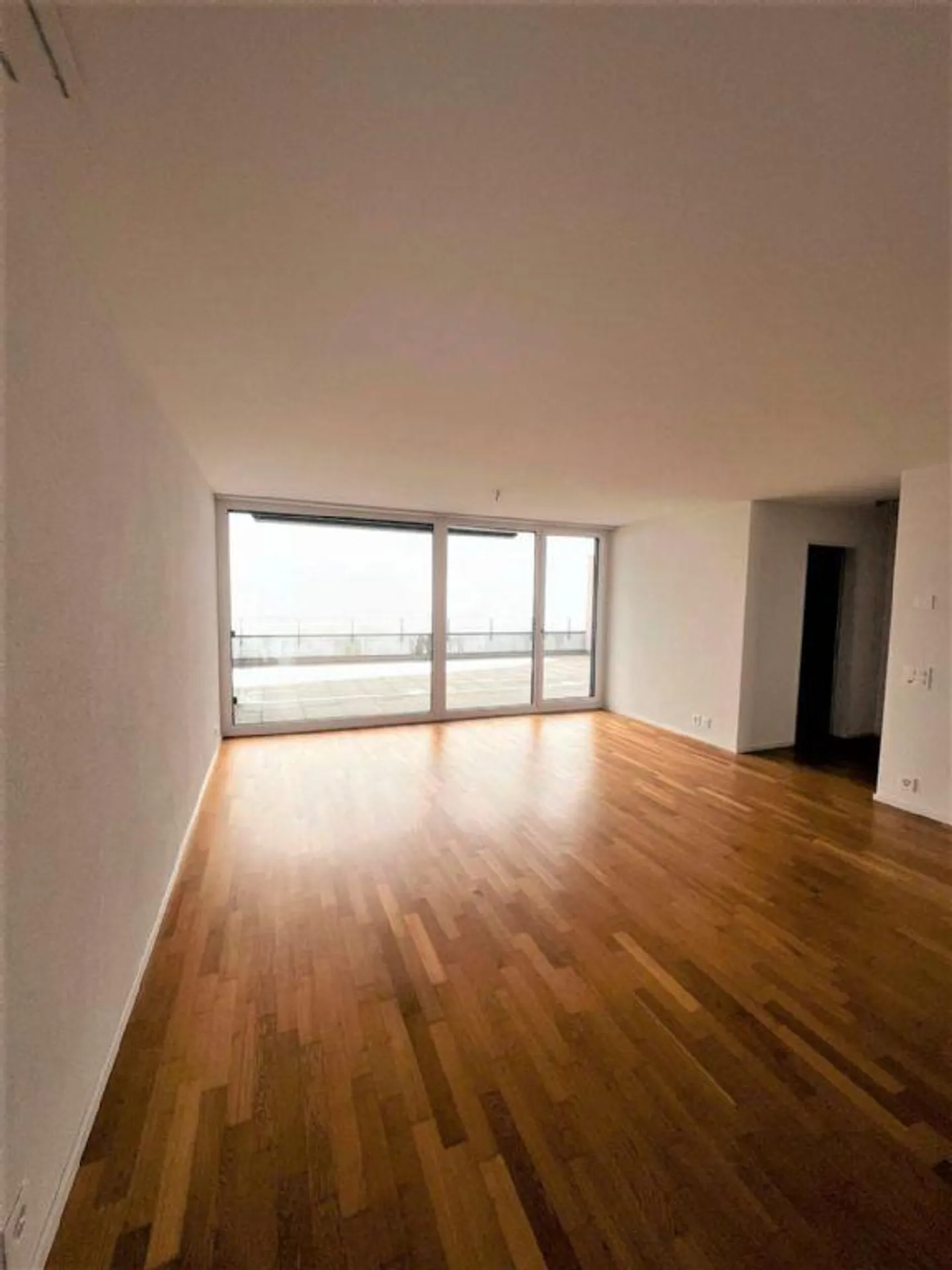 CALME I ENSOLEILLÉ I CENTRAL - Photo 3 sur 8