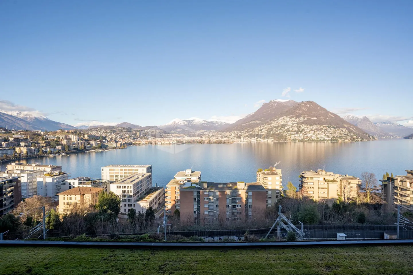 SUPERBE APPARTEMENT DE 4,5 PIÈCES AVEC VUE SUR LE LAC À PARADISO - Photo 1 sur 13
