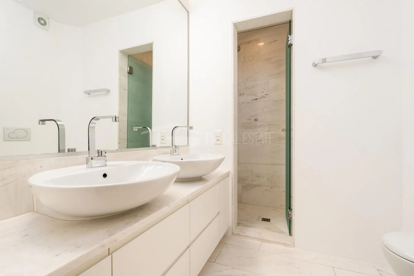 SUPERBE APPARTEMENT DE 4,5 PIÈCES AVEC VUE SUR LE LAC À PARADISO - Photo 5 sur 13