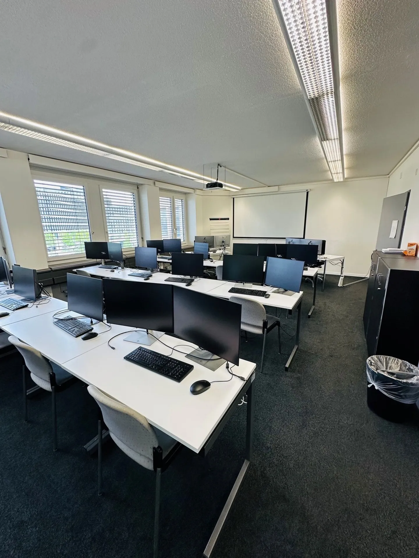 The perfect start or transition solution for your business - Photo 2 of 8