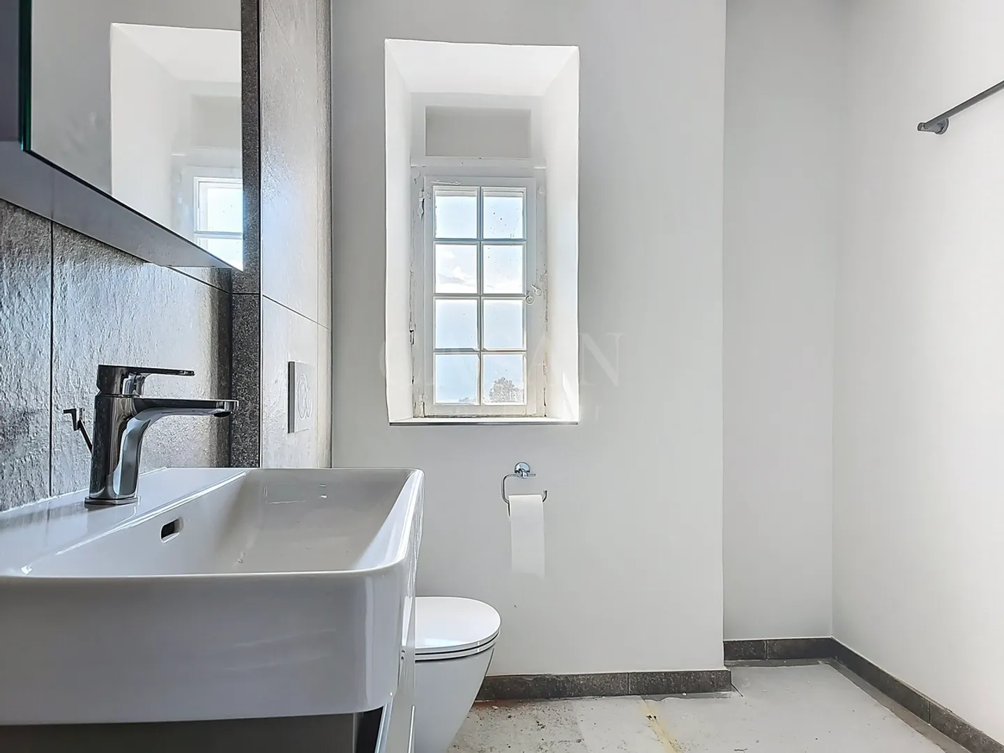 Two and a half room apartment on the 1st or 2nd floor with veranda - Photo 3 of 9
