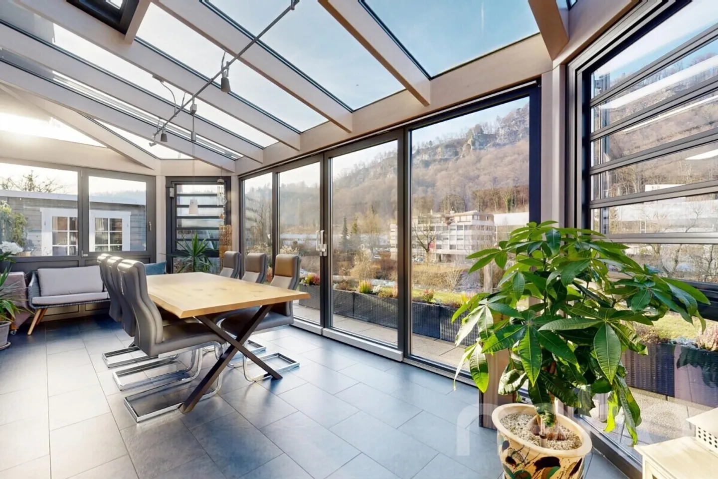 «Ein Zuhause mit Charakter, Licht und aussergewöhnlichem Wohnkomfort» - Foto 3 von 12