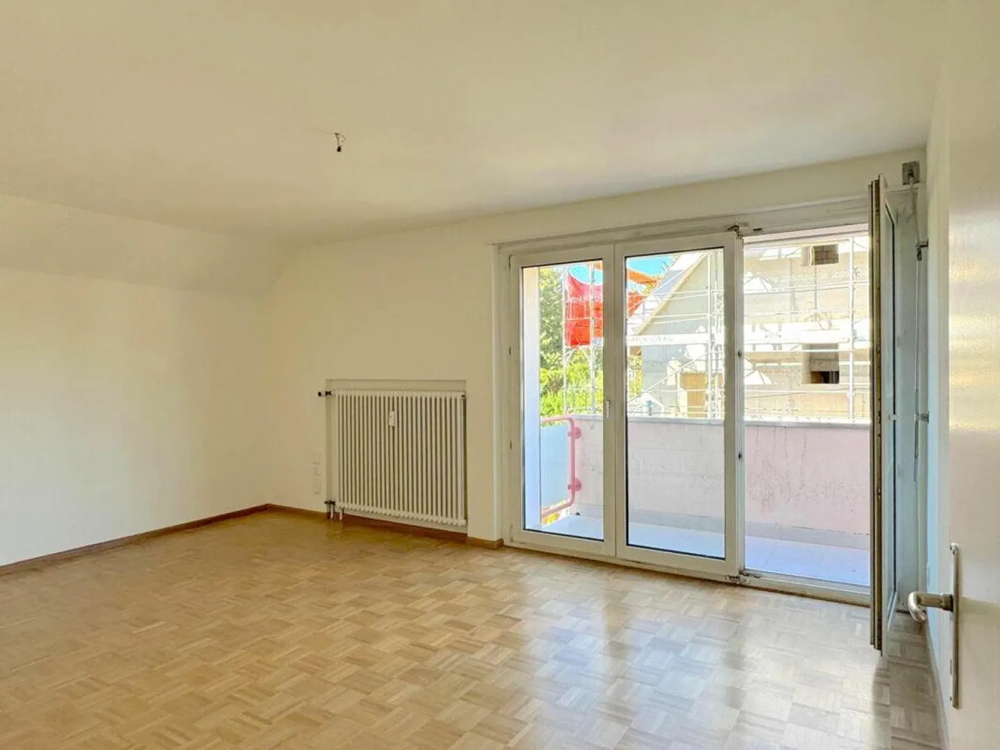 Bright and Cozy 3.5 Room Apartment - Photo 3 of 10