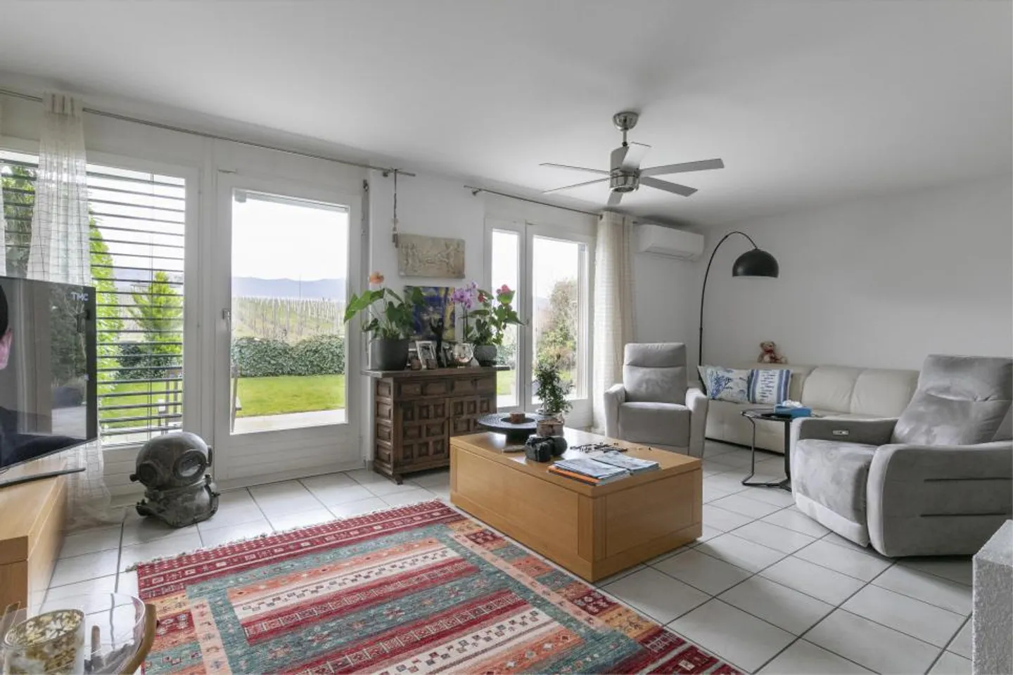 Esclusivo: Casa bifamiliare con 7,5 stanze in un'area residenziale con vista libera. - Foto 4 di 11