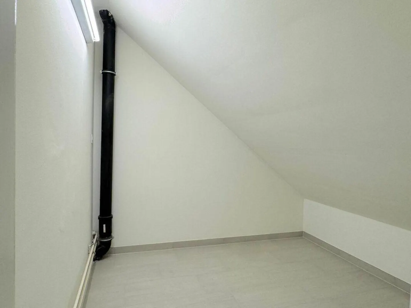 Bright and Cozy 3.5 Room Apartment - Photo 9 of 10