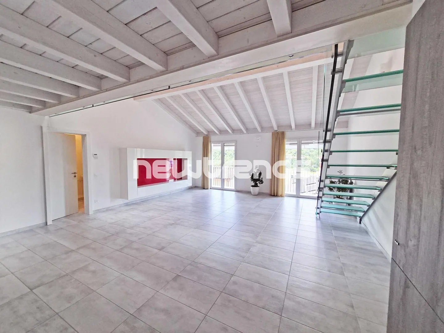 Grancia: Elegante appartamento attico di 4,5 stanze con galleria in affitto - Foto 1 di 25