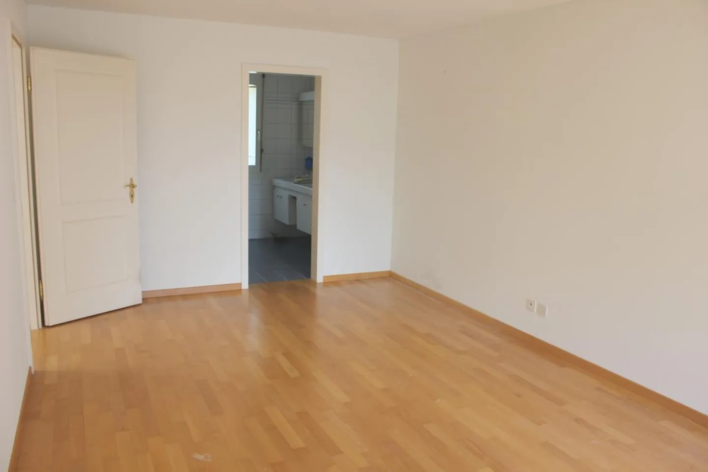 Appartamento luminoso di 4,5 stanze con appartamento separato di 1,5 stanze - Foto 17 di 29