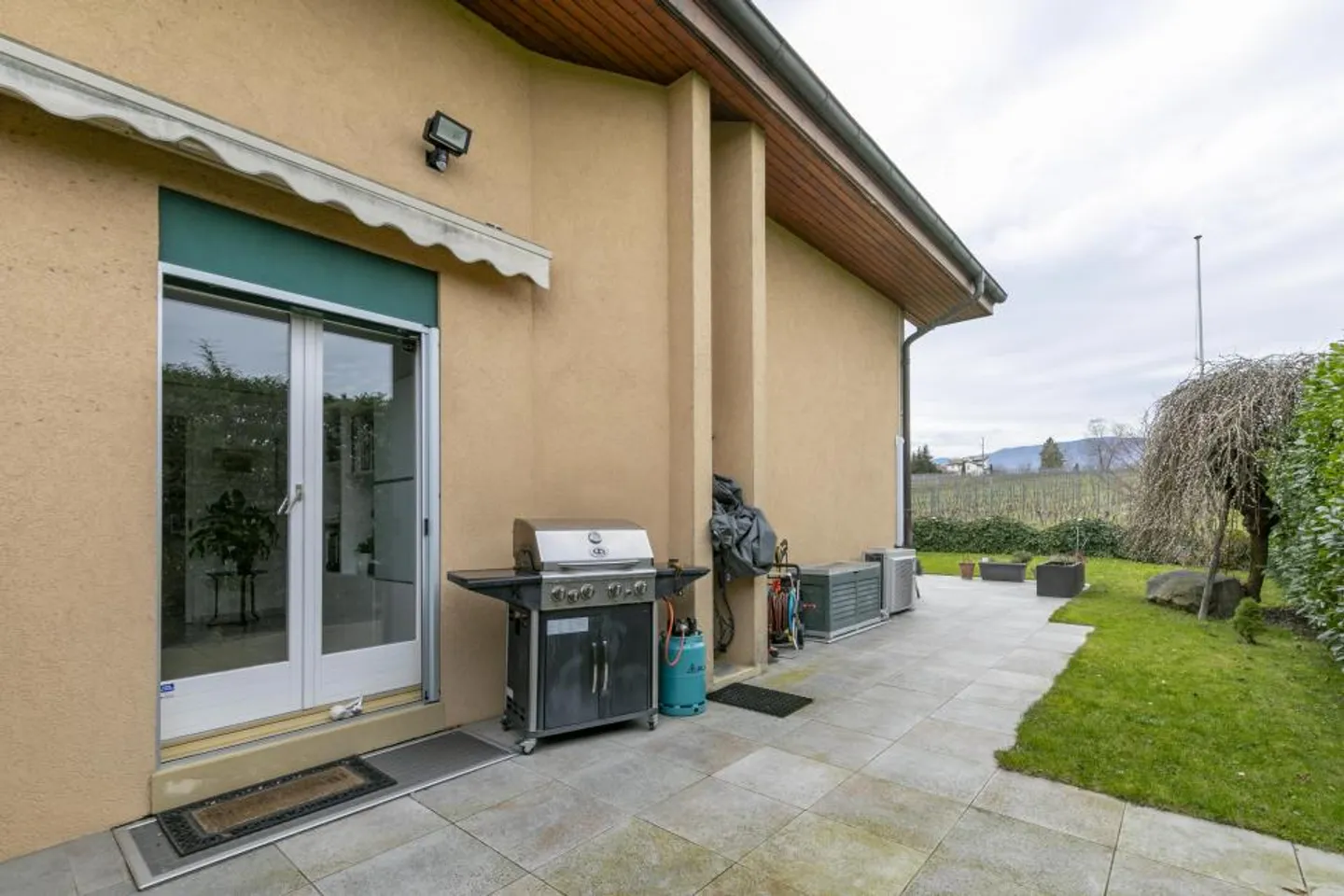 Esclusivo: Casa bifamiliare con 7,5 stanze in un'area residenziale con vista libera. - Foto 10 di 11