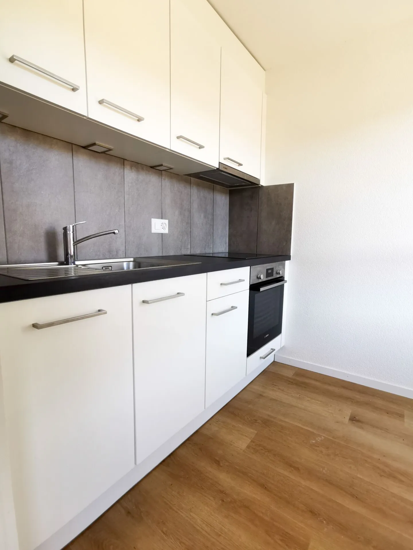 Bright large studio - Photo 2 of 5