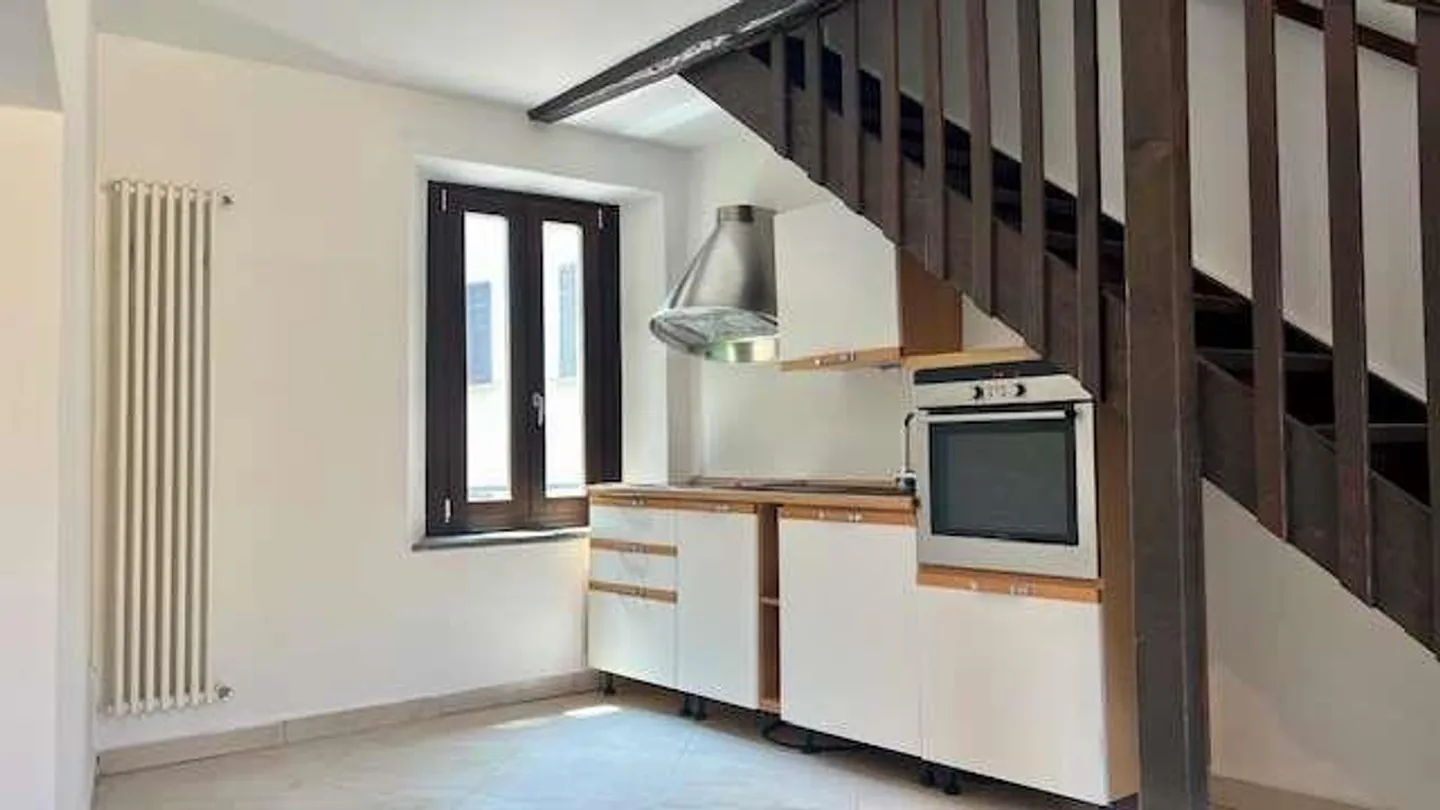 Elegante casa ticinese in un cortile storico - Foto 5 di 13