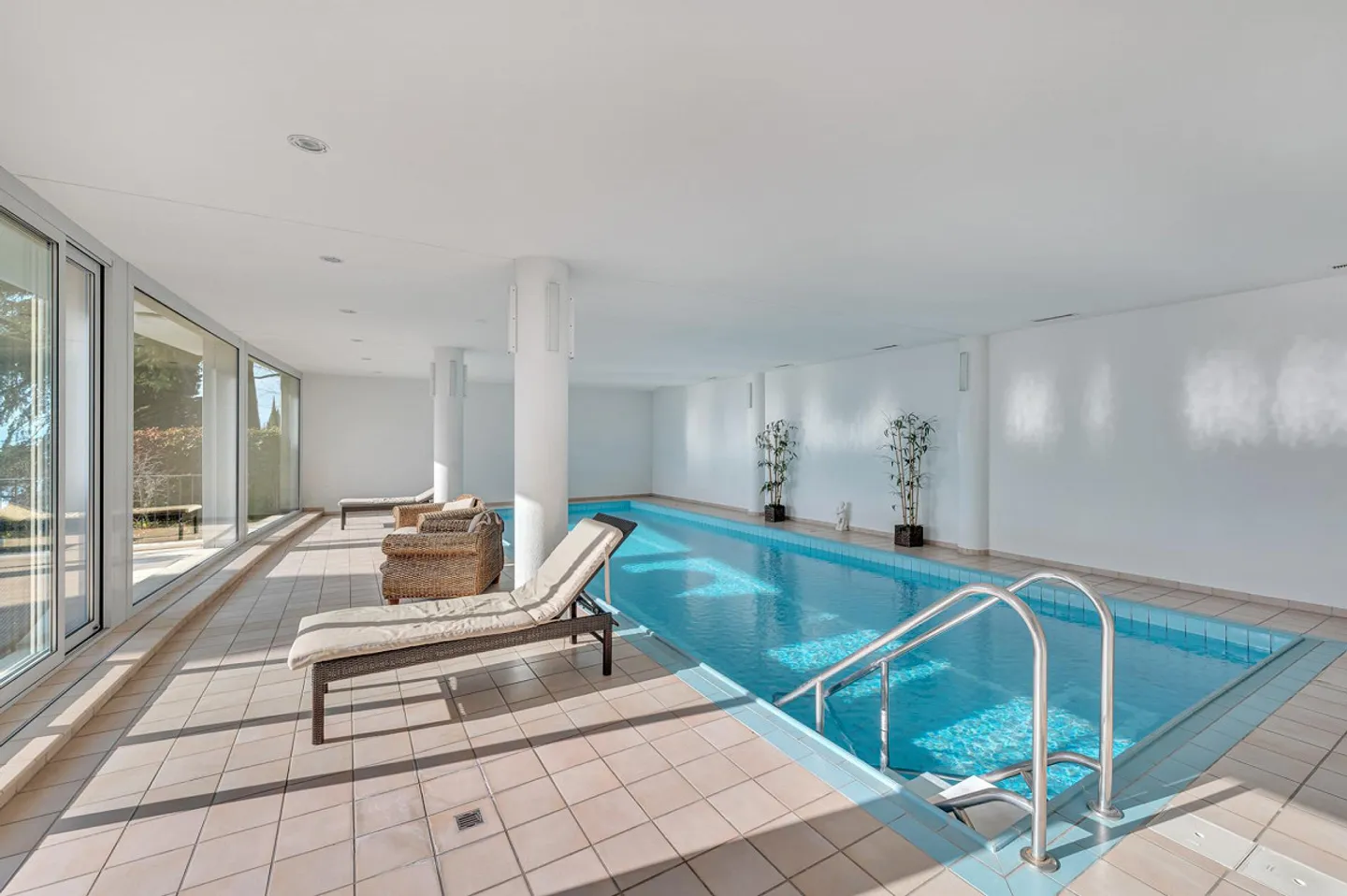 Duplex élégant avec vue imprenable sur le lac. - Photo 5 sur 13