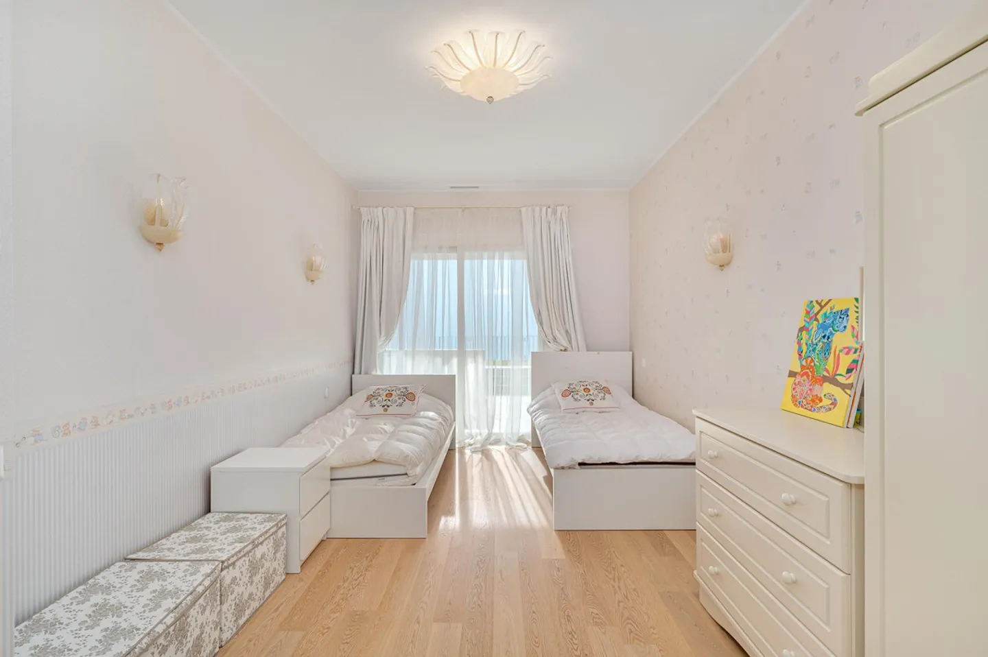 Duplex élégant avec vue imprenable sur le lac. - Photo 3 sur 13