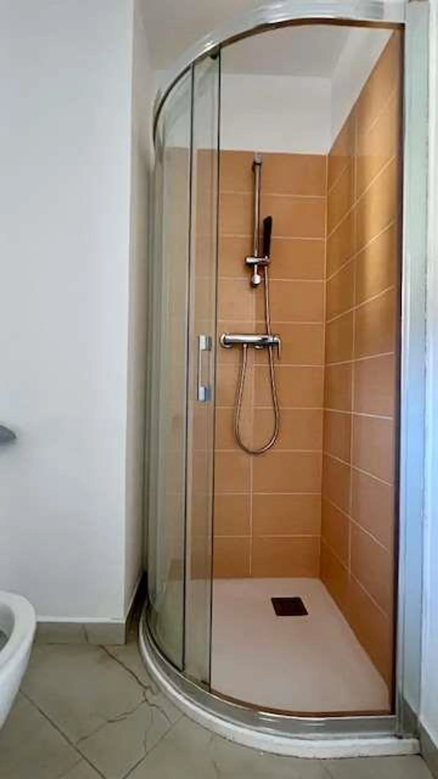Elegante casa ticinese in un cortile storico - Foto 6 di 13