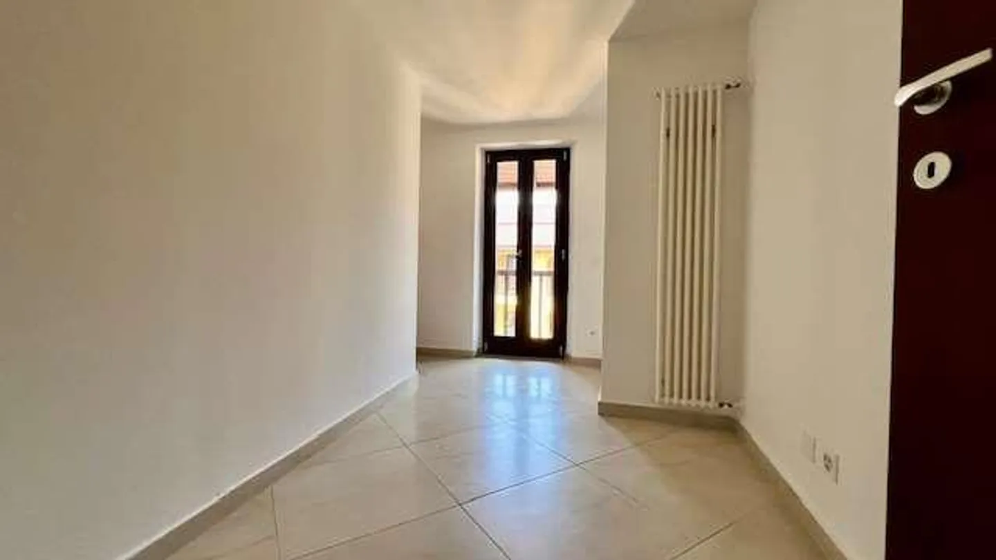 Elegante casa ticinese in un cortile storico - Foto 8 di 13