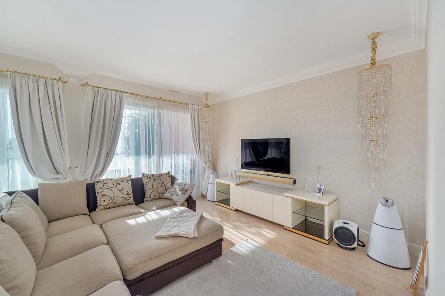 Duplex élégant avec vue imprenable sur le lac. - Photo 8 sur 13