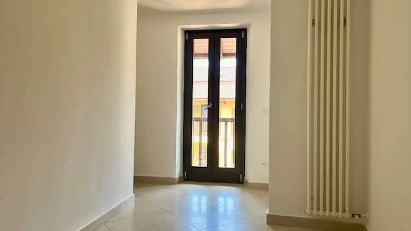 Elegante casa ticinese in un cortile storico - Foto 9 di 13