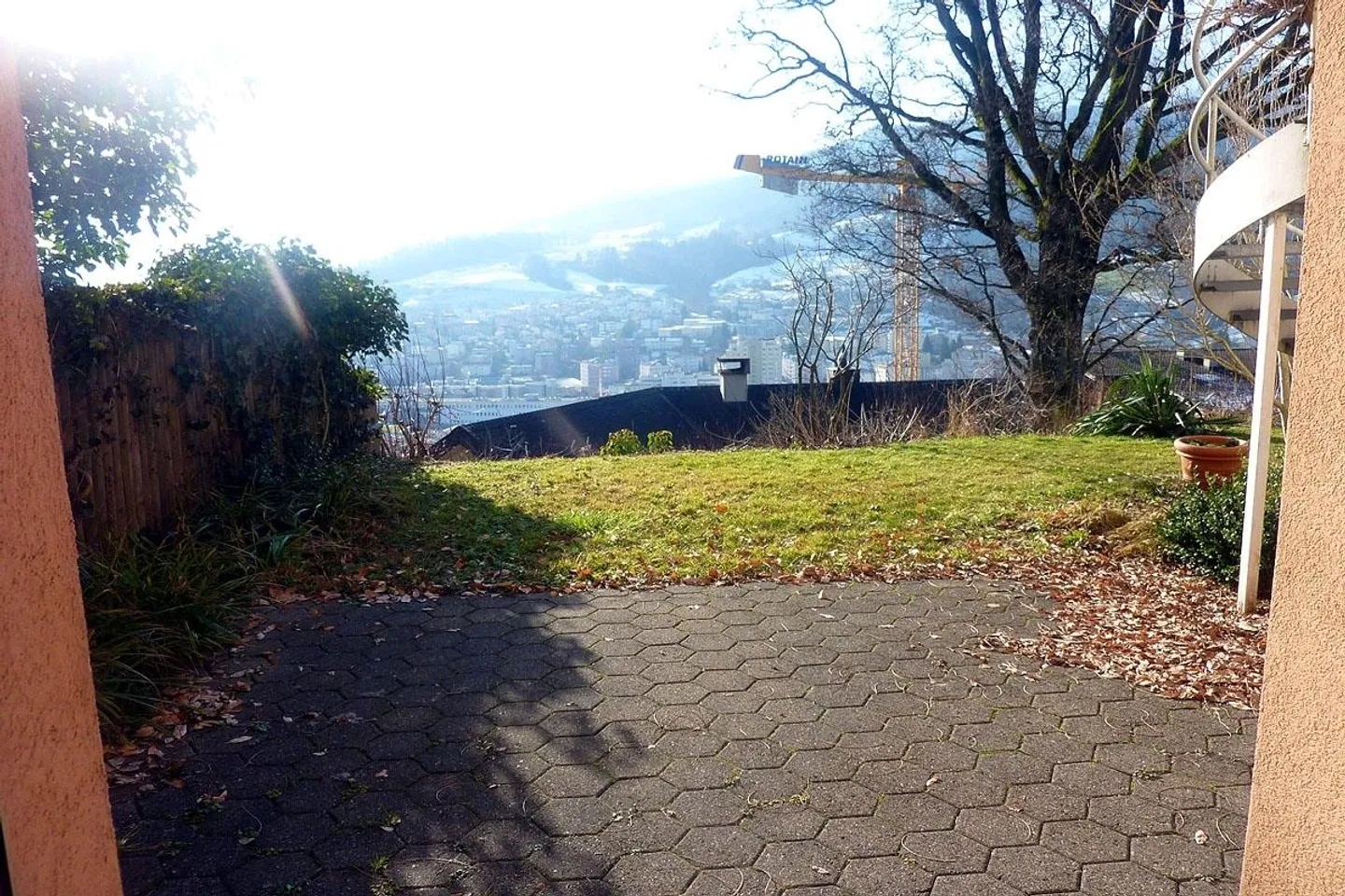 Appartamento luminoso di 4,5 stanze con appartamento separato di 1,5 stanze - Foto 28 di 29