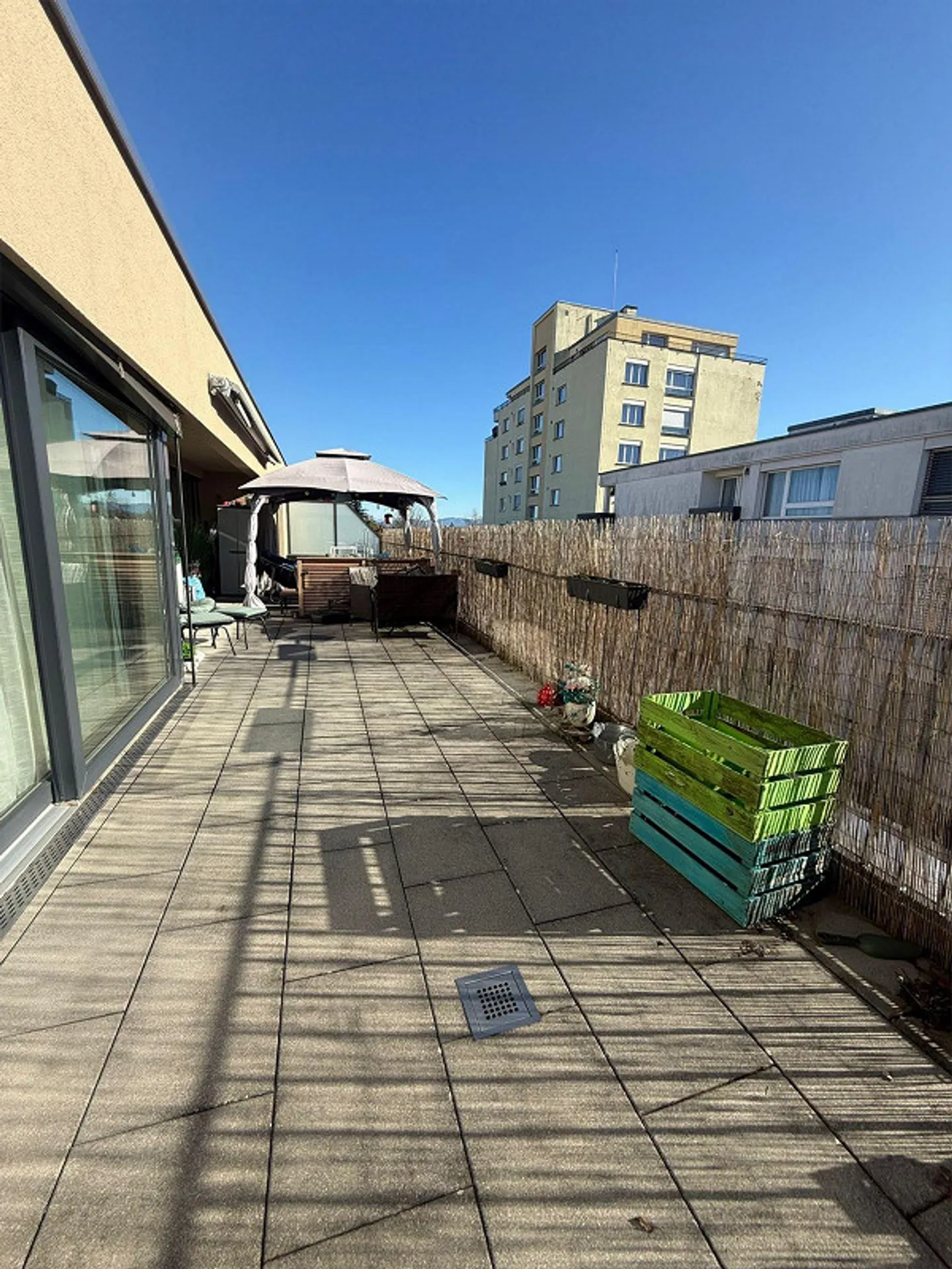 Moderno appartamento attico di 2,5 stanze in posizione centrale ad Amriswil - Foto 3 di 10